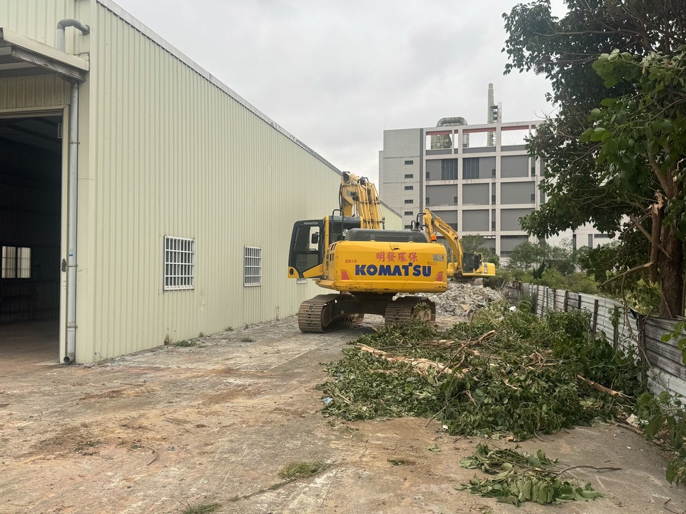 苗栗竹南鐵皮屋整棟拆除水泥塊打除