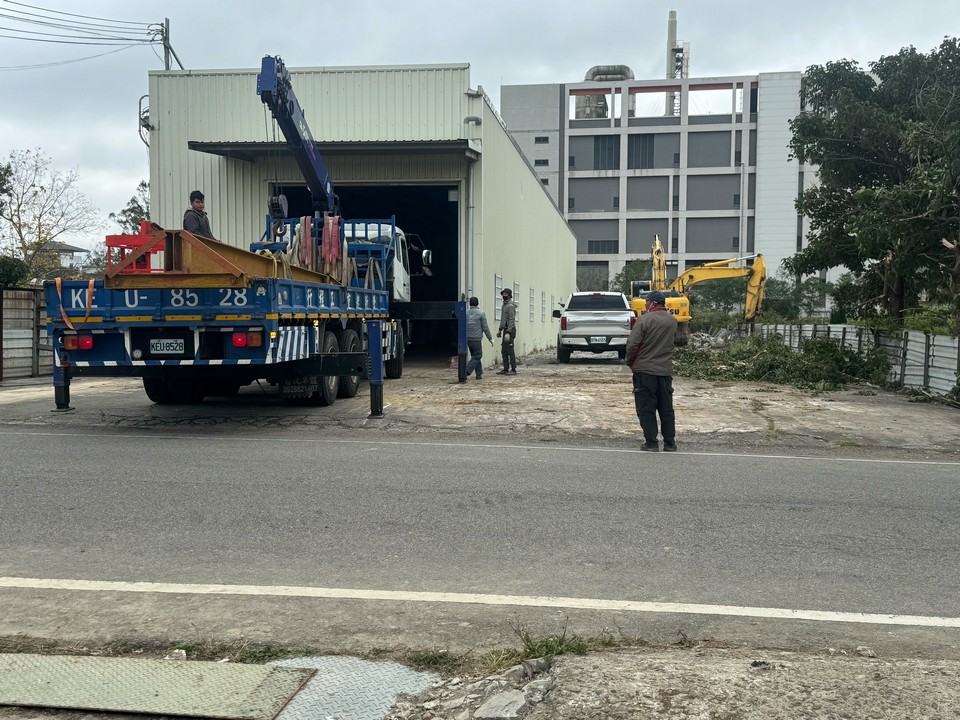 苗栗竹南鐵皮屋整棟拆除水泥塊打除