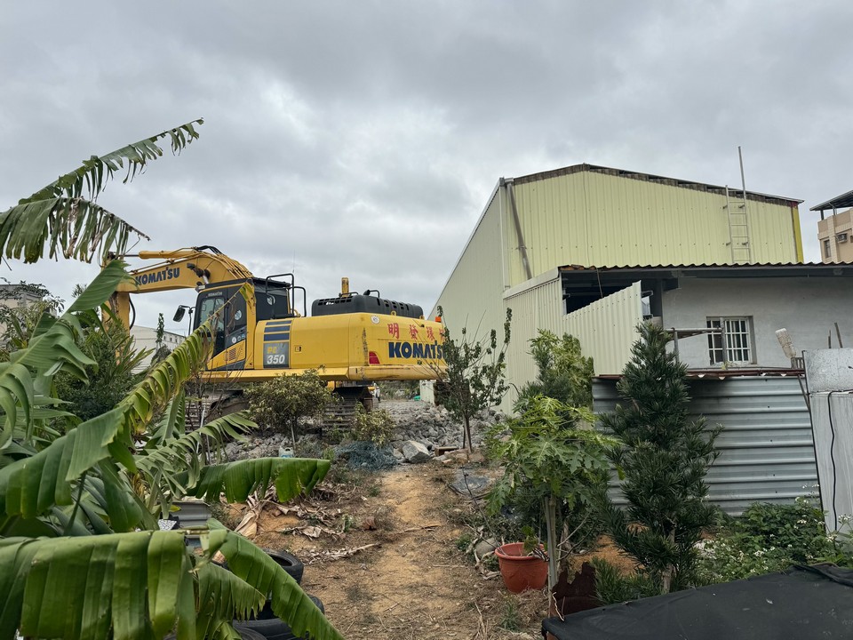 苗栗竹南鐵皮屋整棟拆除水泥塊打除